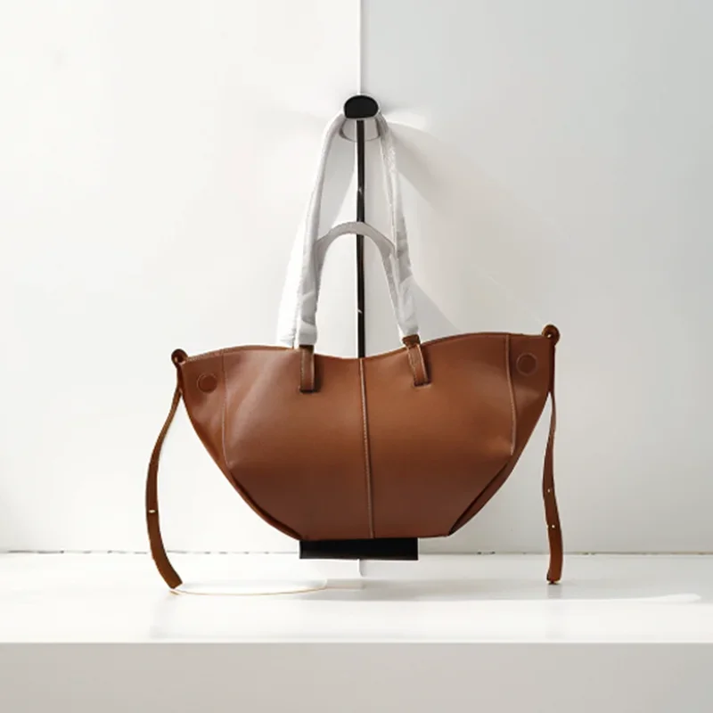 Classic Elegant Style Large Capacity Wing Bag Crossbody Handbag Retro European American Niche Bucket Armpit Tote Bag Fashion